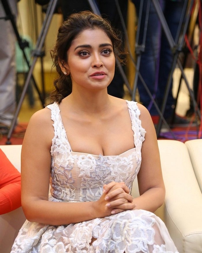 shriya saran 5